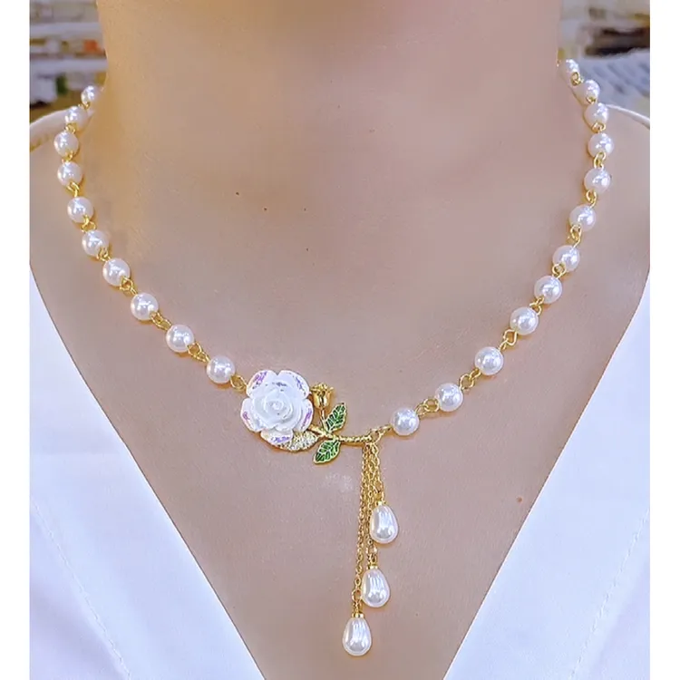 铜合金仿珍珠项链 轻奢精致优雅小众百搭山茶花流苏项链