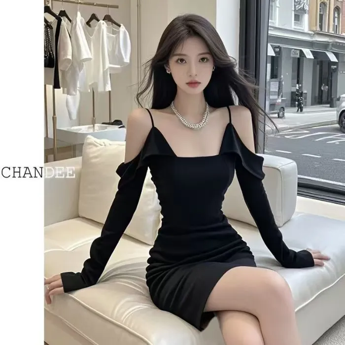 纯欲性感长袖吊带连衣裙女春秋新款白月光设计感修身掐腰包臀短裙