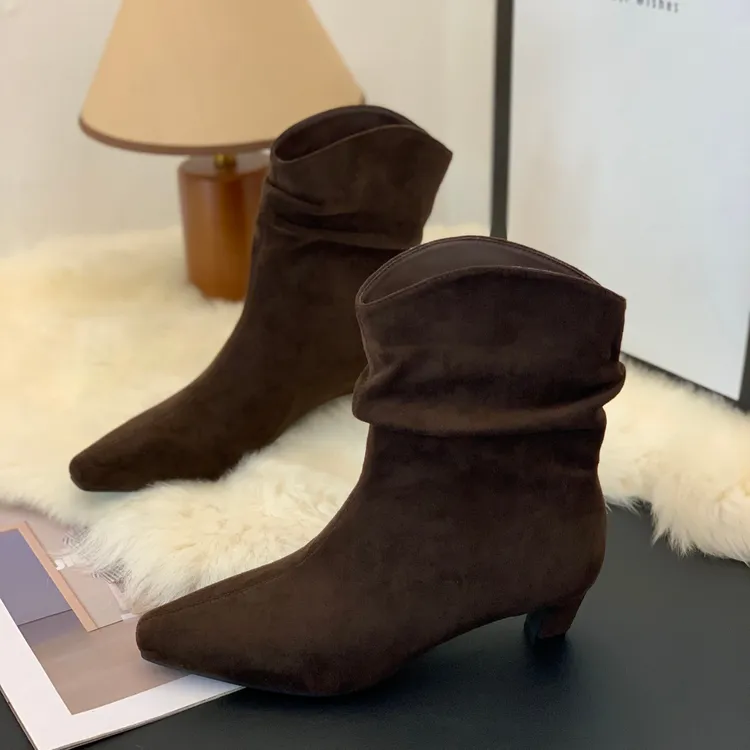 尖头气质粗跟复古磨砂绒面短筒靴2025秋冬时尚百搭新款潮酷马丁靴