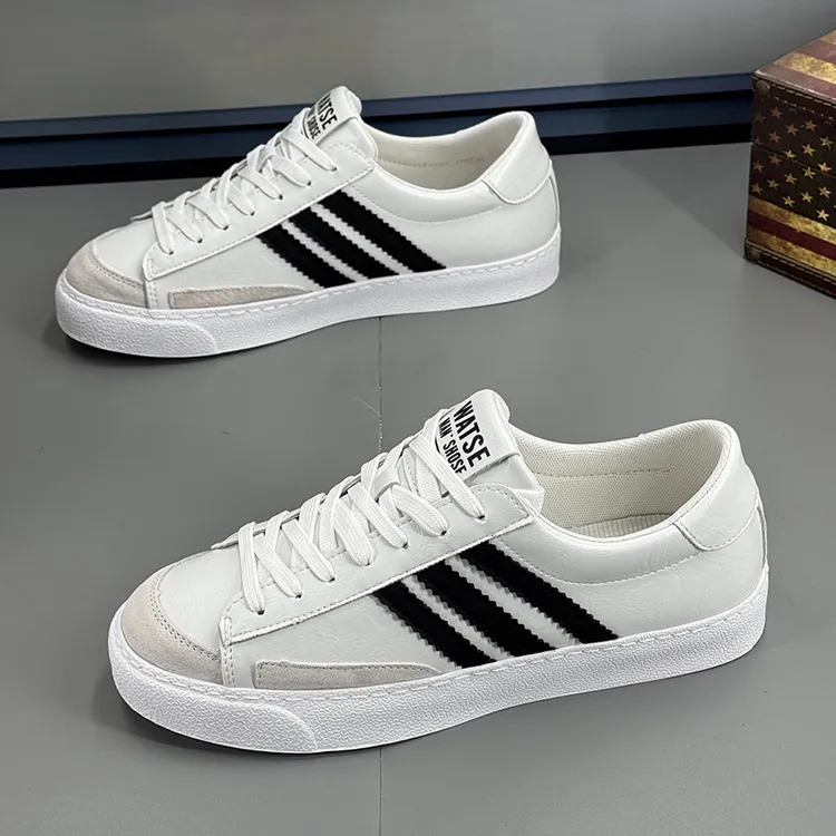 ICCLEK男鞋秋季新款潮流潮牌三道杠简约时尚百搭休闲学院帅气板鞋