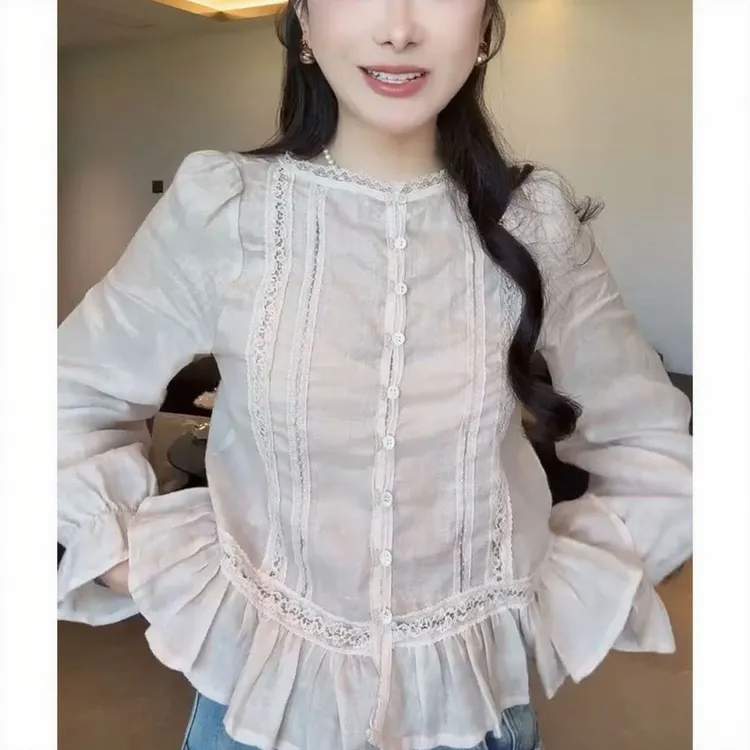 早秋甜美洋气设计感喇叭袖小衫2025新款时尚减龄蕾丝拼接衬衫上衣