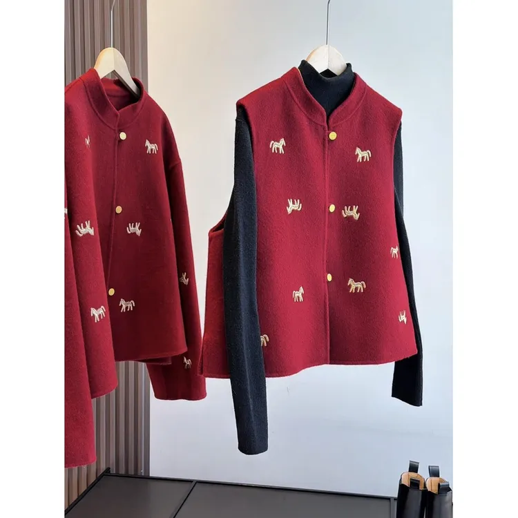 绵羊毛莱赛尔 红色新年氛围穿搭国风刺绣毛呢外套马甲时尚套装女