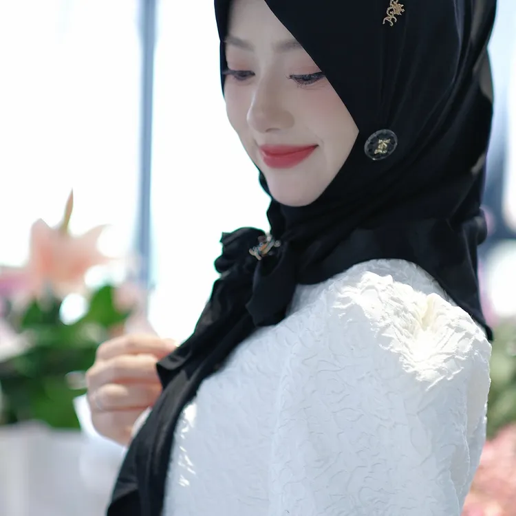 璐卡妮·富家千金气质小香风套头三角巾