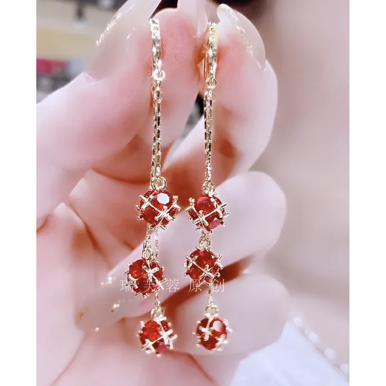 铜合金合成锆石耳饰 轻奢百搭喜庆绣球长款流苏耳环