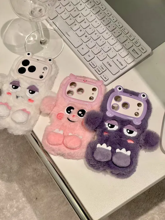 萌趣可爱毛绒动物镜框小怪兽适用iphone17promax苹果16p手机壳15p