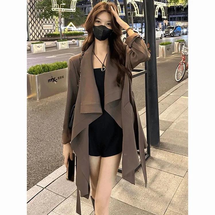 高级感时尚外套女2025春秋季新款纯色大翻领设计系带收腰显瘦风衣