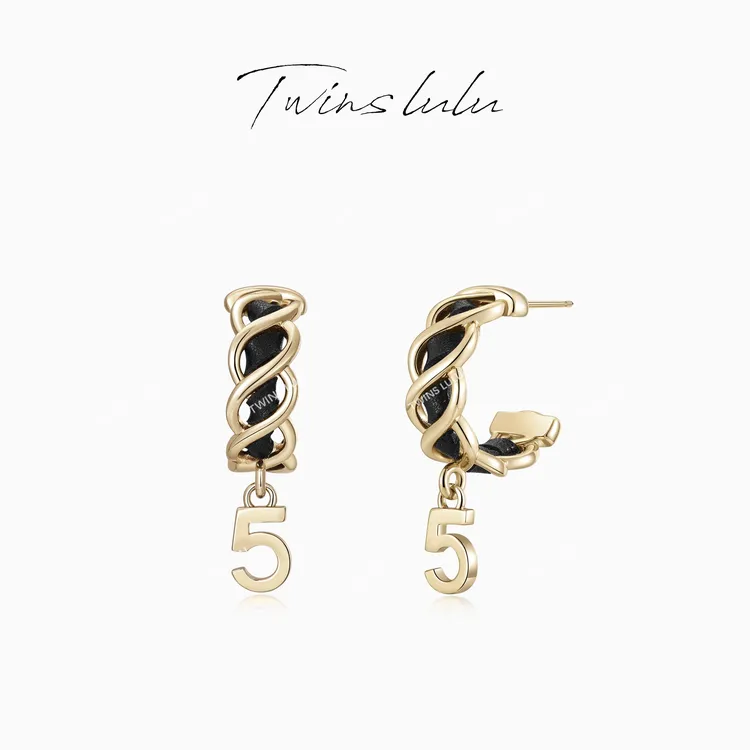 TWINS LULU 镀K金 甜酷风设计感黑色皮绳串数字5耳环TSL2847