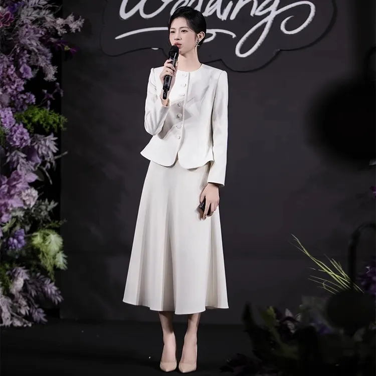 高级感优雅米白色主持人西装套裙女气质温柔风演讲职业套装工作服