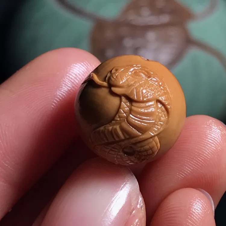 橄榄核雕刻正圆蛇行天下单籽苏工手工艺品李爱明师傅纯手工雕刻