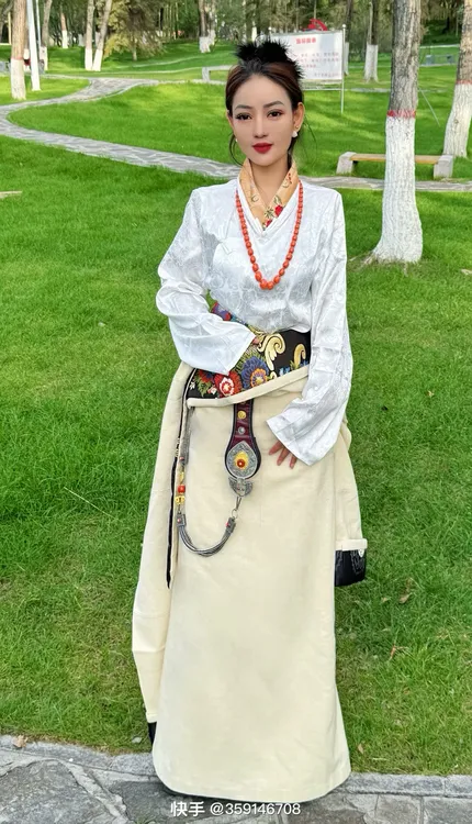 新款女士民族风藏式藏袍时尚休闲适合旅游拍照