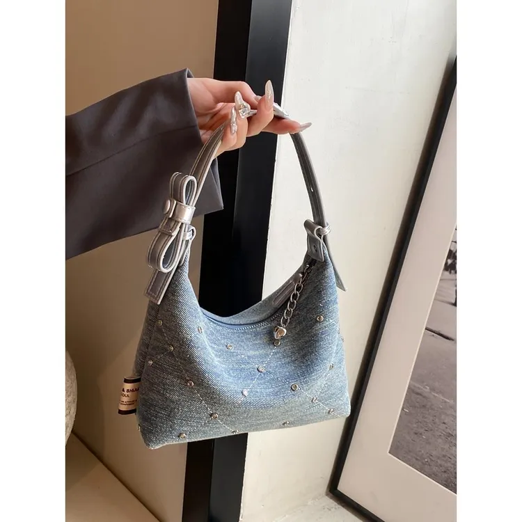 高级感休闲牛仔布包包女2024新款潮时尚流行斜挎包上班通勤手拎包