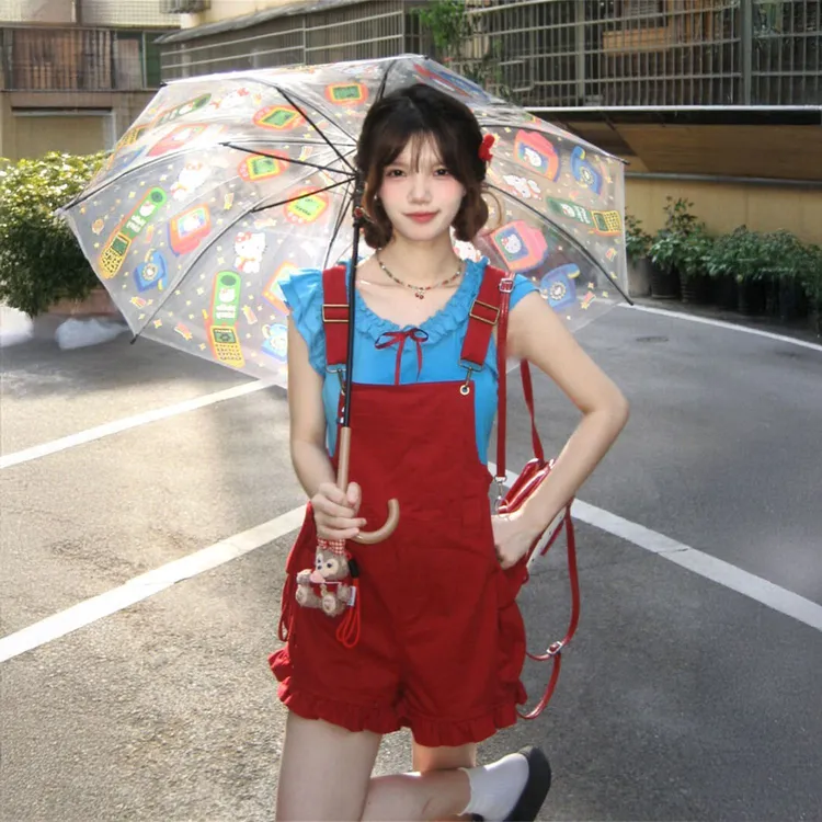 可爱小个子多巴胺红色背带裤女搭配蝴蝶结木耳边蓝色上衣两件套装