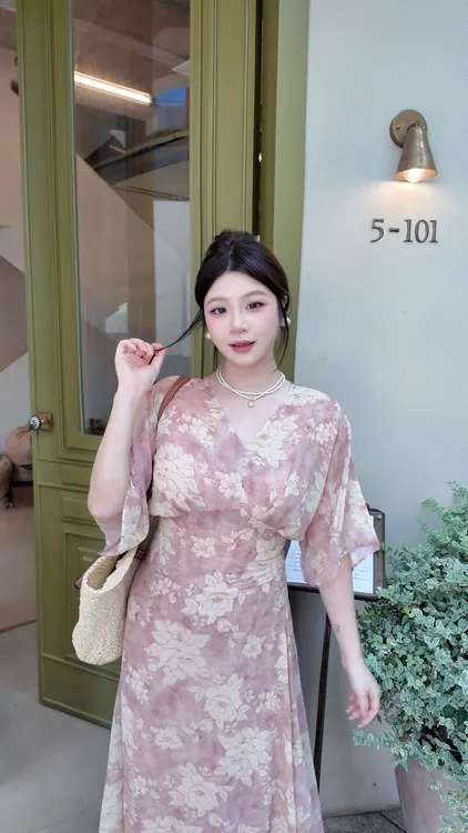 【杏花微雨】轻熟气质V领显瘦长裙秋季新款碎花连衣裙