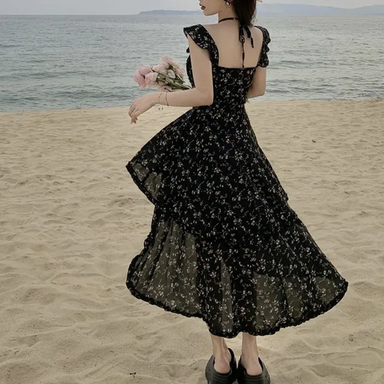 小众设计感辣妹黑色不规则吊带裙茶歇碎花收腰显瘦度假裙连衣裙子