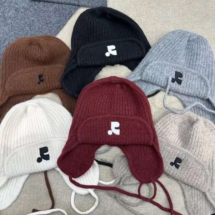 c字母刺绣保暖护耳显瘦雷锋帽子女秋冬减龄潮牌毛线帽网红针织帽