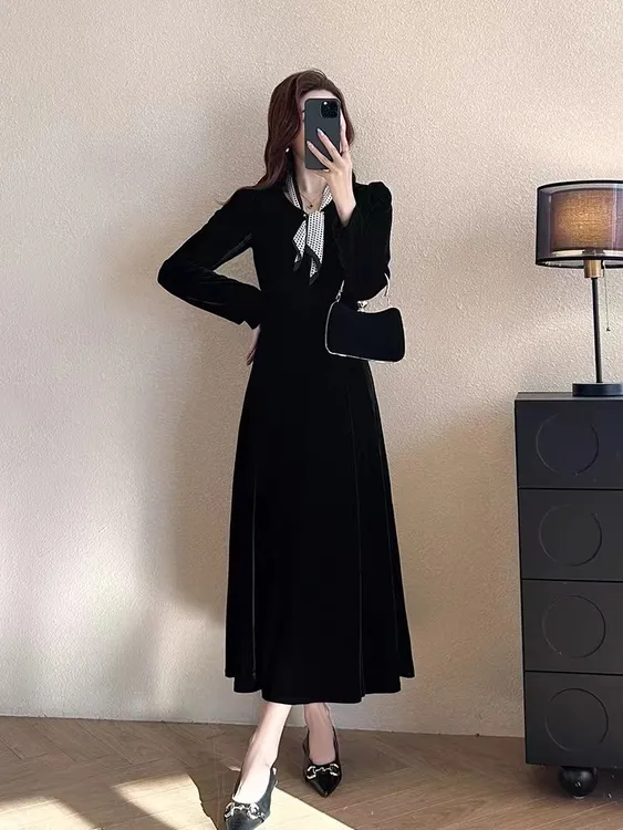 长袖丝绒连衣裙夏季立裁小黑裙针织显瘦秋季打底收腰