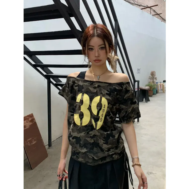 美式辣妹迷彩斜肩短袖T恤女2025年夏季设计感修身显瘦短款上衣潮