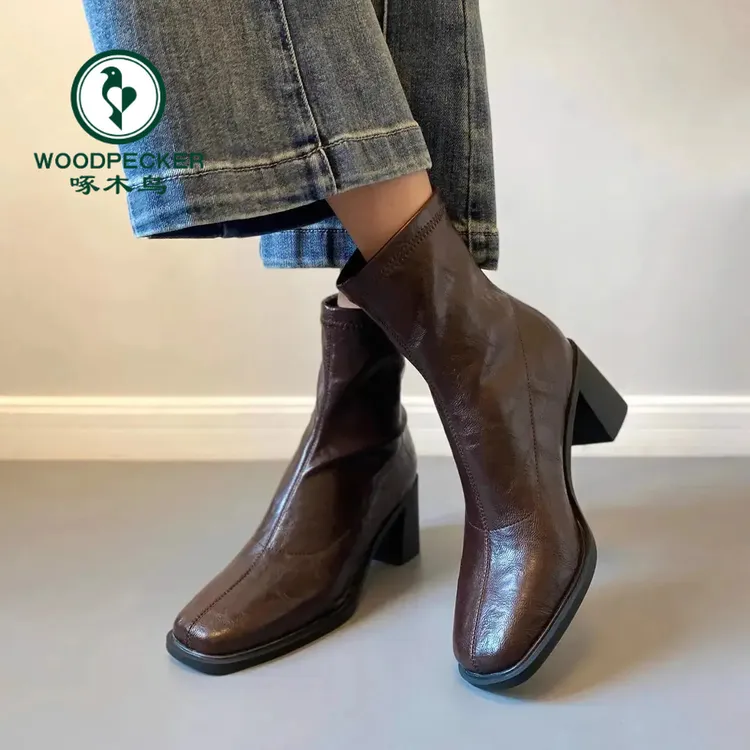 啄木鸟女鞋时尚瘦瘦靴百搭粗跟靴子秋冬方头气质复古英伦风短靴