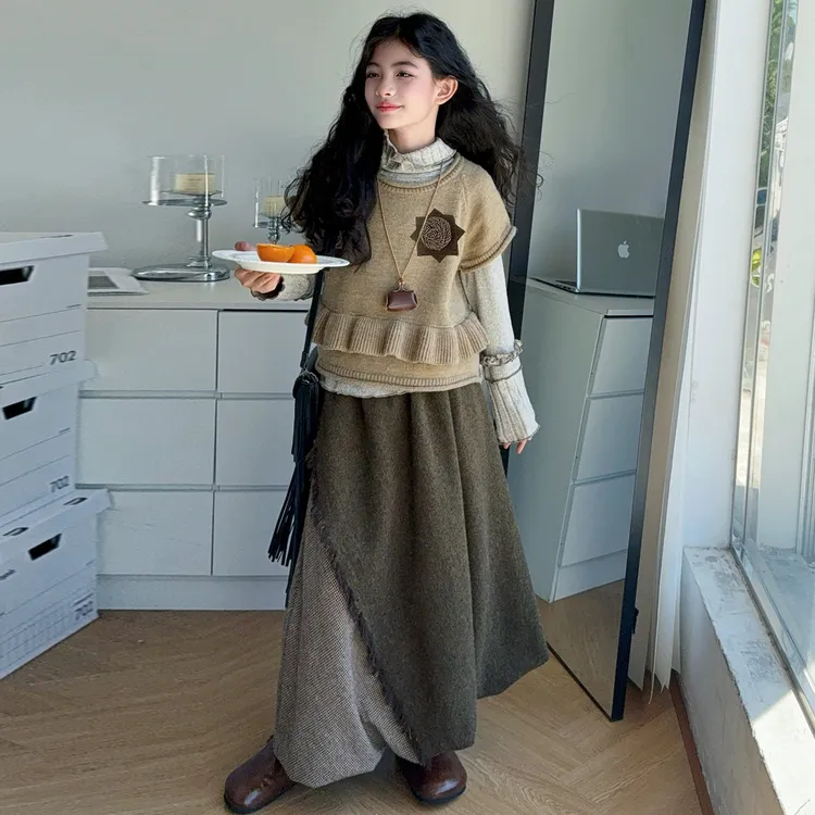 【嘻嘻柚】女童2025秋季韩系毛衣马甲高领打底衫花苞半身裙三件套潮