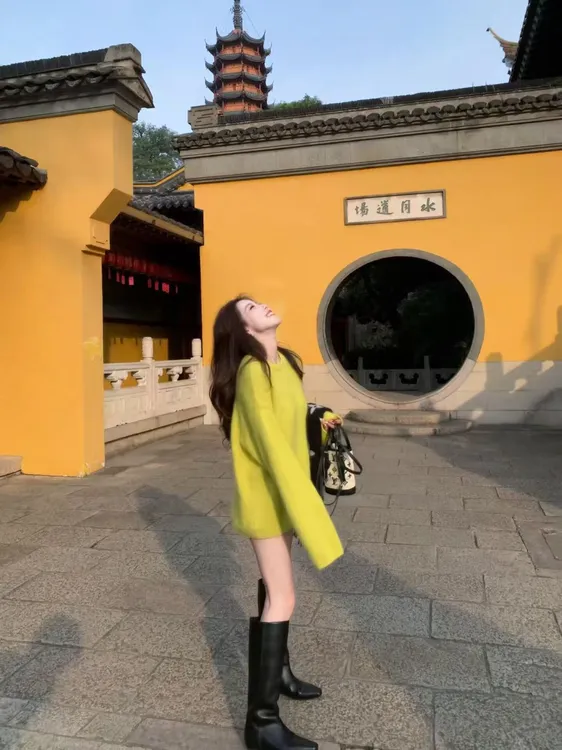 2025秋冬新款韩系高级感绿色圆领套头毛衣软糯奶fufu气质中长款