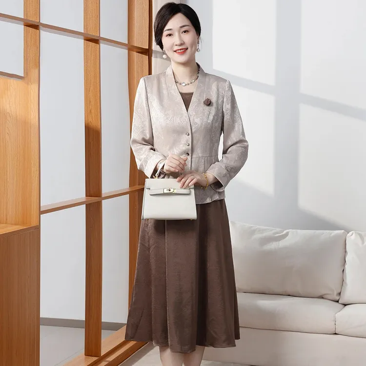 妈妈装优雅气质连衣裙套装2025秋季新款中老年女装时尚休闲两件套