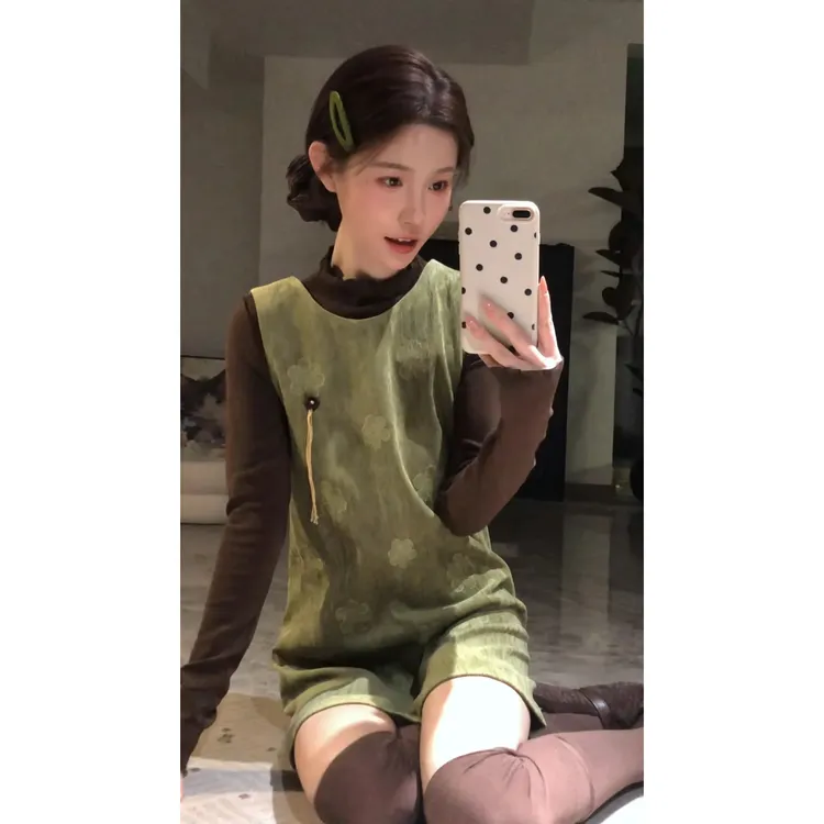橄榄绿色森系春圆领绣花打底衫长袖上衣A字短裙气质无袖连衣裙子