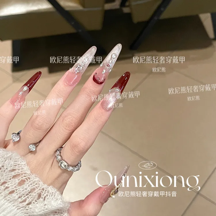 复古风爆闪酒红法式2025新款推荐锆石手工穿戴美甲显白气质高级感