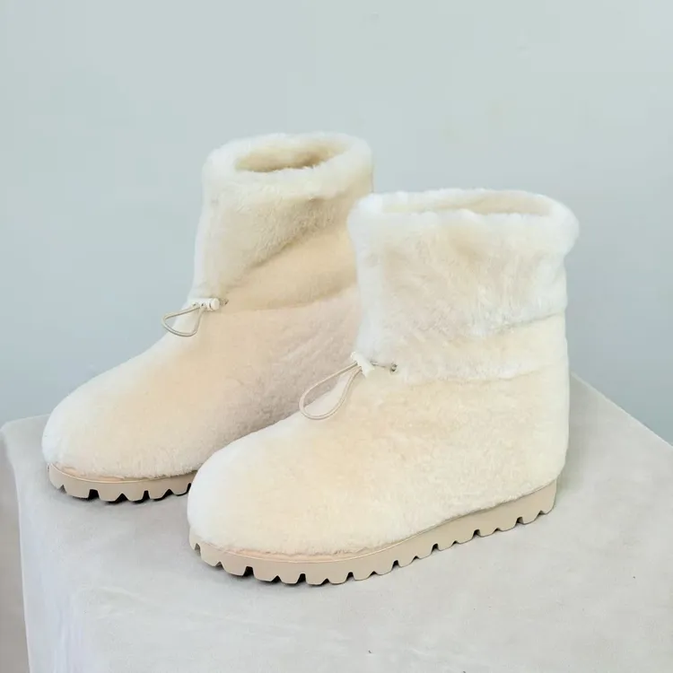 套筒中帮加厚软底羊毛冬季保暖轻便时尚雪地靴羊皮毛一体WZ24678