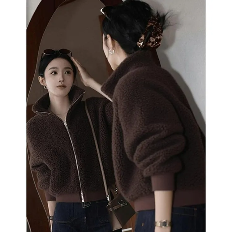 今年流行棕色羊羔毛拉链外套女2025秋冬新款小个子超好看短款上衣