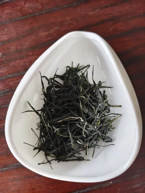 有些人，如新茶，可以回味 有些人，似陈茶，值得感悟