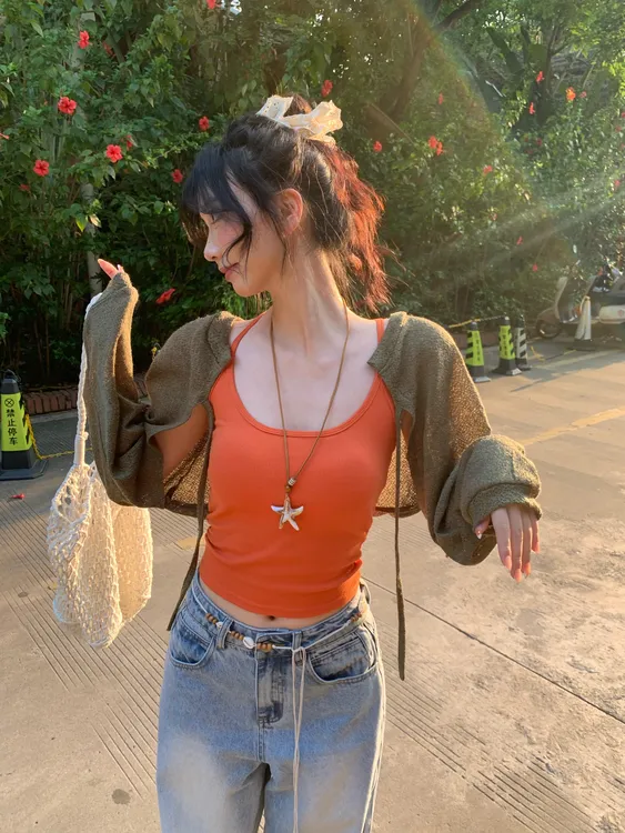 2025春夏新款韩系减龄橘色吊带上衣设计感针织开衫复古牛仔裤套装