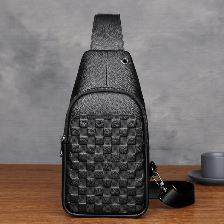 质感格子胸包男士头层牛皮休闲斜挎包防水耐磨大容量青年潮包包袋