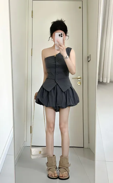 韩版辣妹斜领露肩单排扣显瘦上衣高腰宽松百搭灯笼短裤两件套女