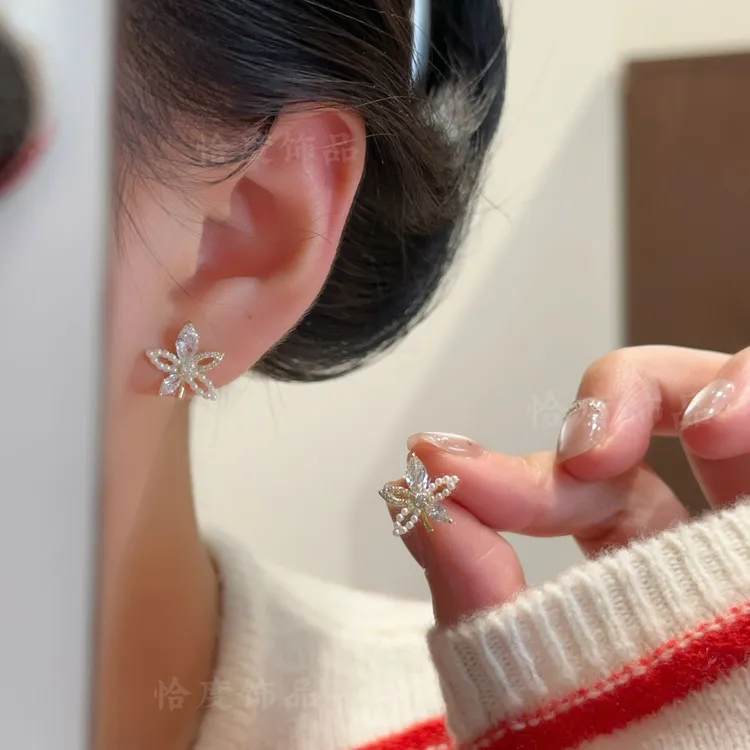 铜合金仿珍珠耳饰 【恰度】气质小米珠珠枫叶耳钉温柔百搭
