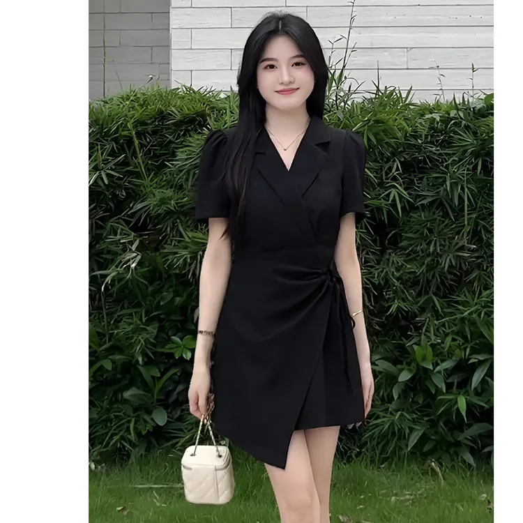 法式赫本风短袖西装连衣裙2025新款女收腰显瘦气质V领设计感a字裙