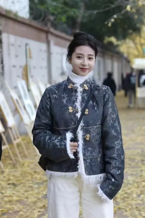 新品保暖加绒冬装女神款轻奢气质藏衣短款百搭显瘦外套盘扣生活装