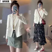 米白色短款西装外套女春秋新款韩版小个子休闲气质百搭高腰小西服