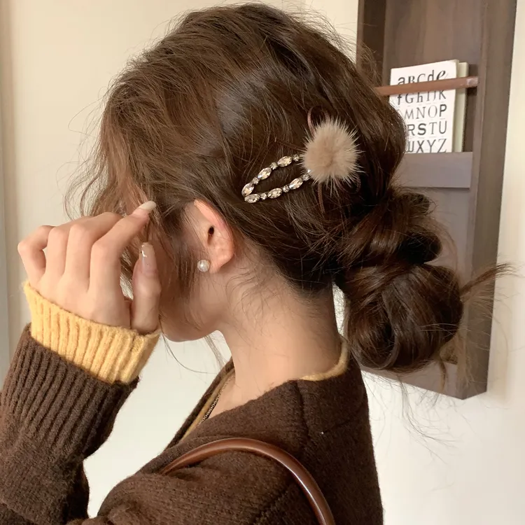 毛茸茸水钻蝴蝶结毛球发夹秋冬新款鸭嘴夹
