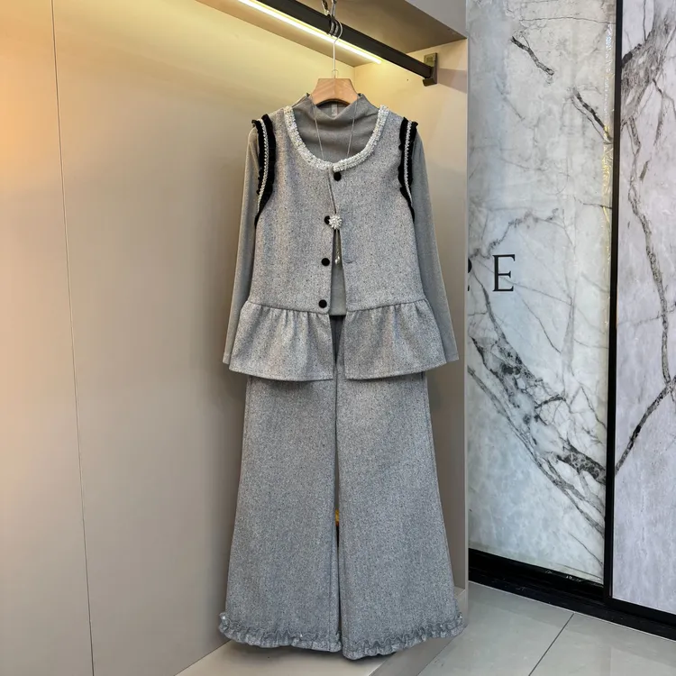2025秋冬轻奢洋气高端女装减龄时尚气质马甲+内搭+裤子套装69175