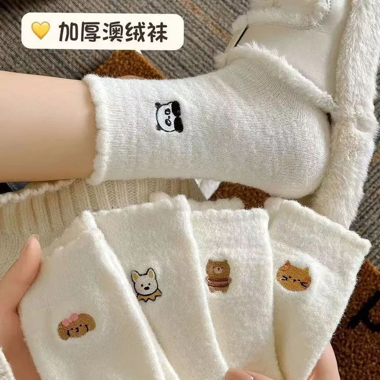 5双装加绒加厚保暖袜子女中筒袜毛绒绒家居地板袜学院风白色长袜