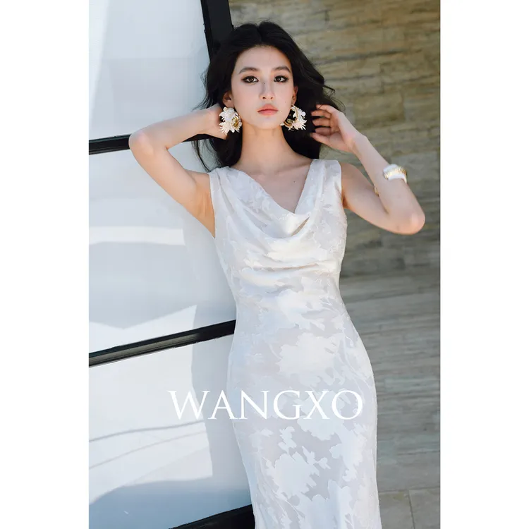 WANGXO 剪花荡领斜裁鱼尾收腰连衣裙  253629W