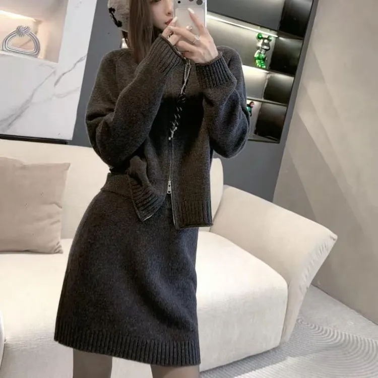 熙薇【烬色织装】2025冬季新款宽松针织时尚羊毛套装H6621