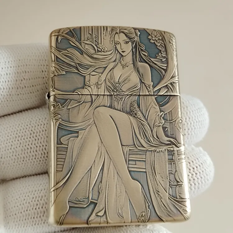 902s【露娜】长腿美女造型黄铜盔甲打火机经典设计