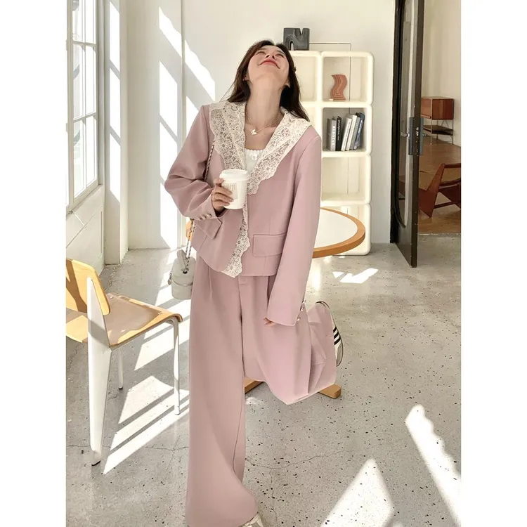 韩系穿搭一整套蕾丝拼接粉色西装套装女2025秋季新款阔腿裤两件套