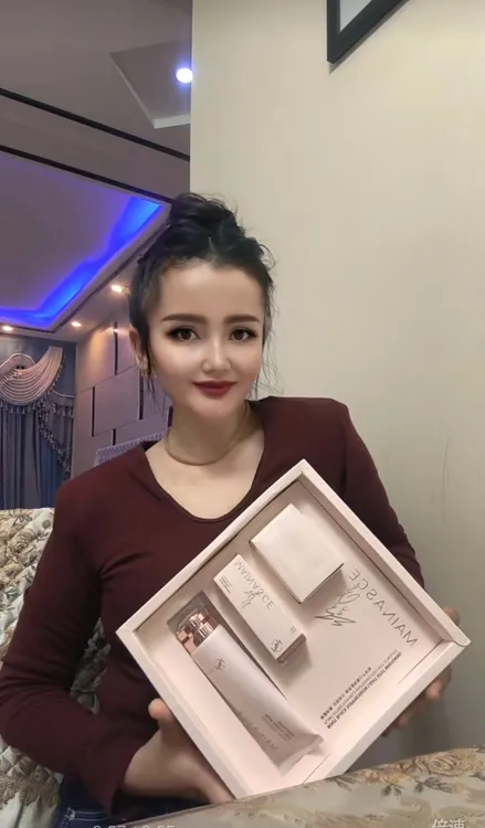 魅娜偲美白发光盒