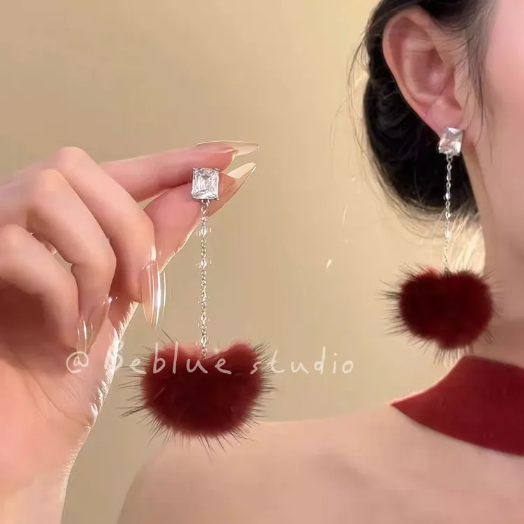 铜合金绒毛耳饰 秋冬毛绒毛球耳环女气质长款超仙可爱百搭耳钉