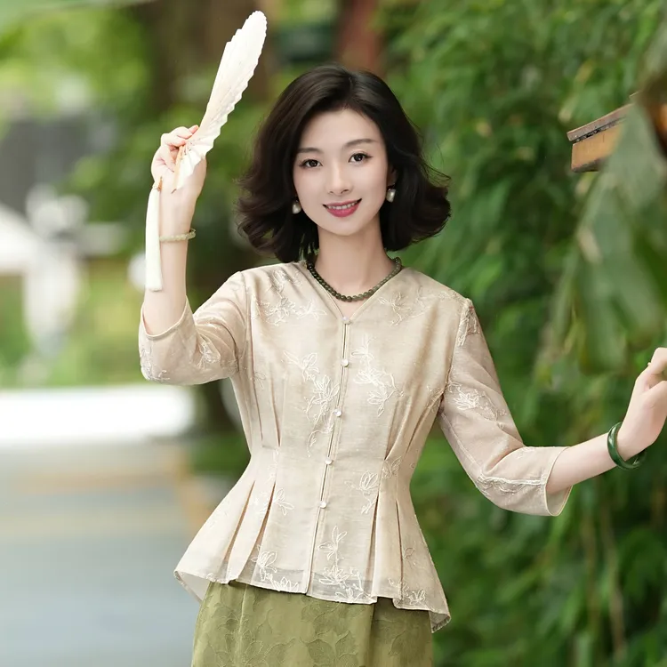 西子/【春序】亚麻法式刺绣V领肌理感显瘦气质杏色上衣/SYBH1542