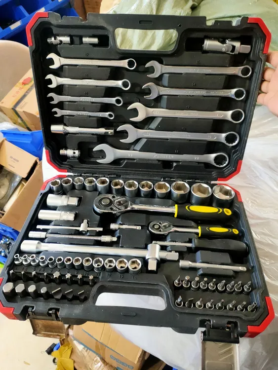 多品牌拼凑工具盒铁扣有锈迹82件套组合工具