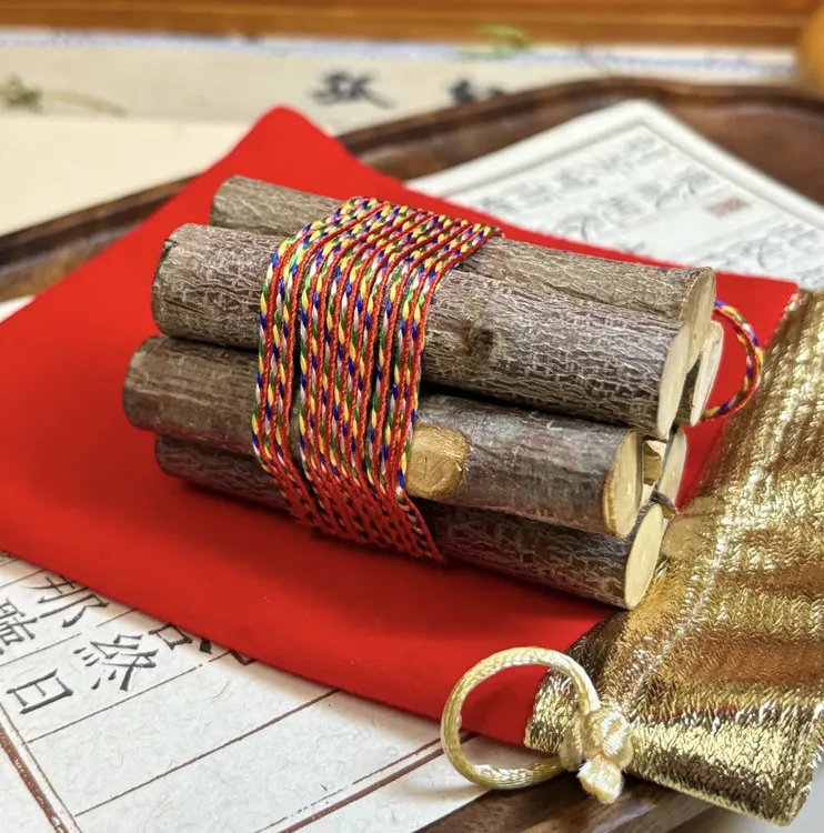 正宗野生东南五色绳桃木枝 招米 小孩防惊  走夜路 开车 吉祥纳福