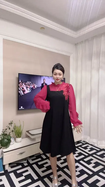 2025秋冬爆款时尚气质立体花朵设计拼接遮肉显瘦连衣裙